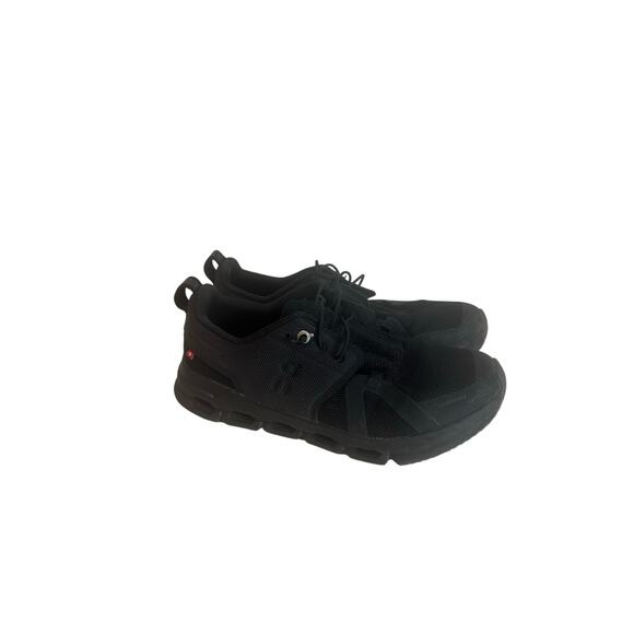 On Cloud Sky Youth Sz 5 All Black Sneakers Running Shoes - Nice, Light Tread Use - Picture 2 of 8